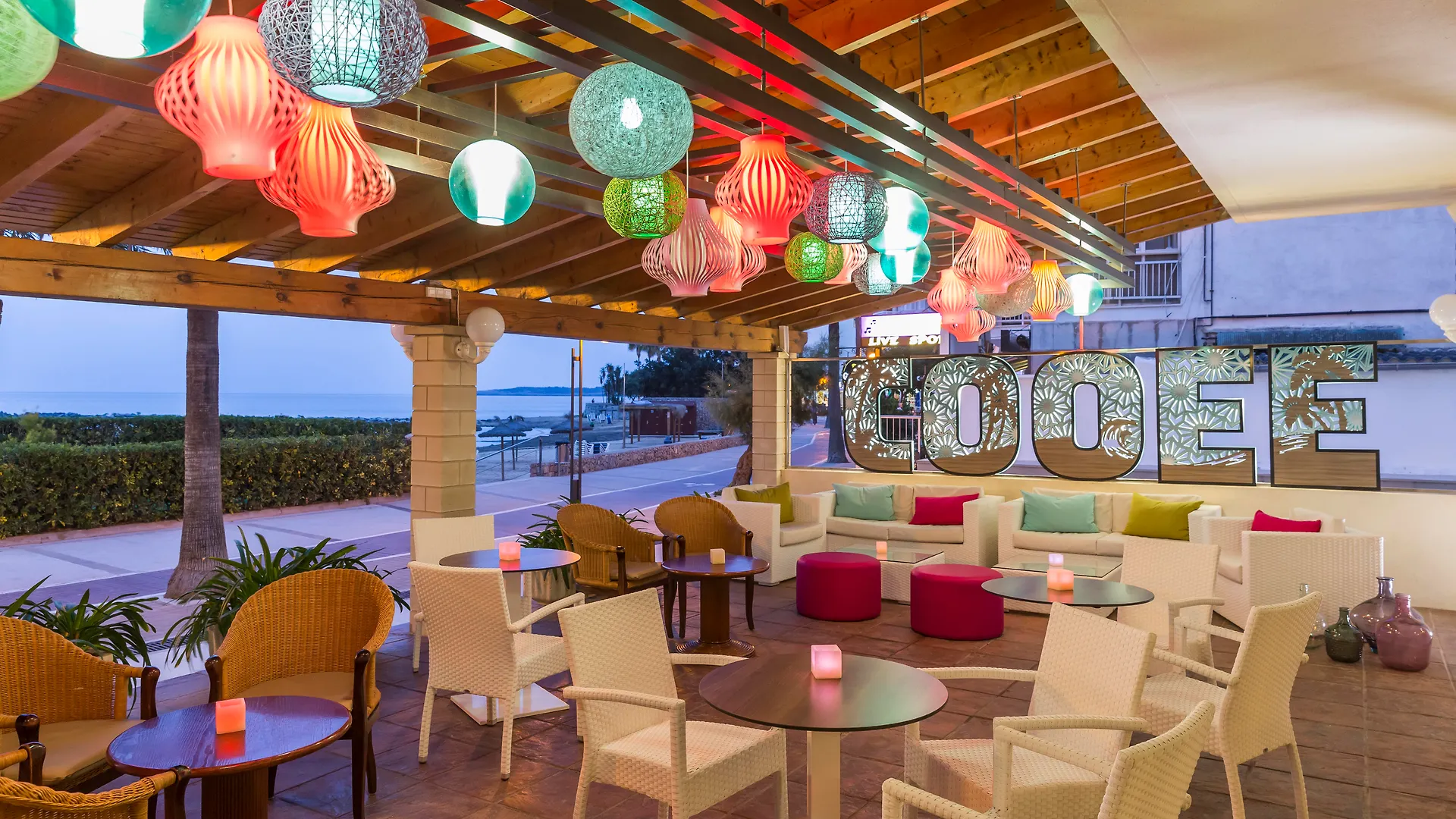 Отель Cabot Cap De Mar Кала Бона
